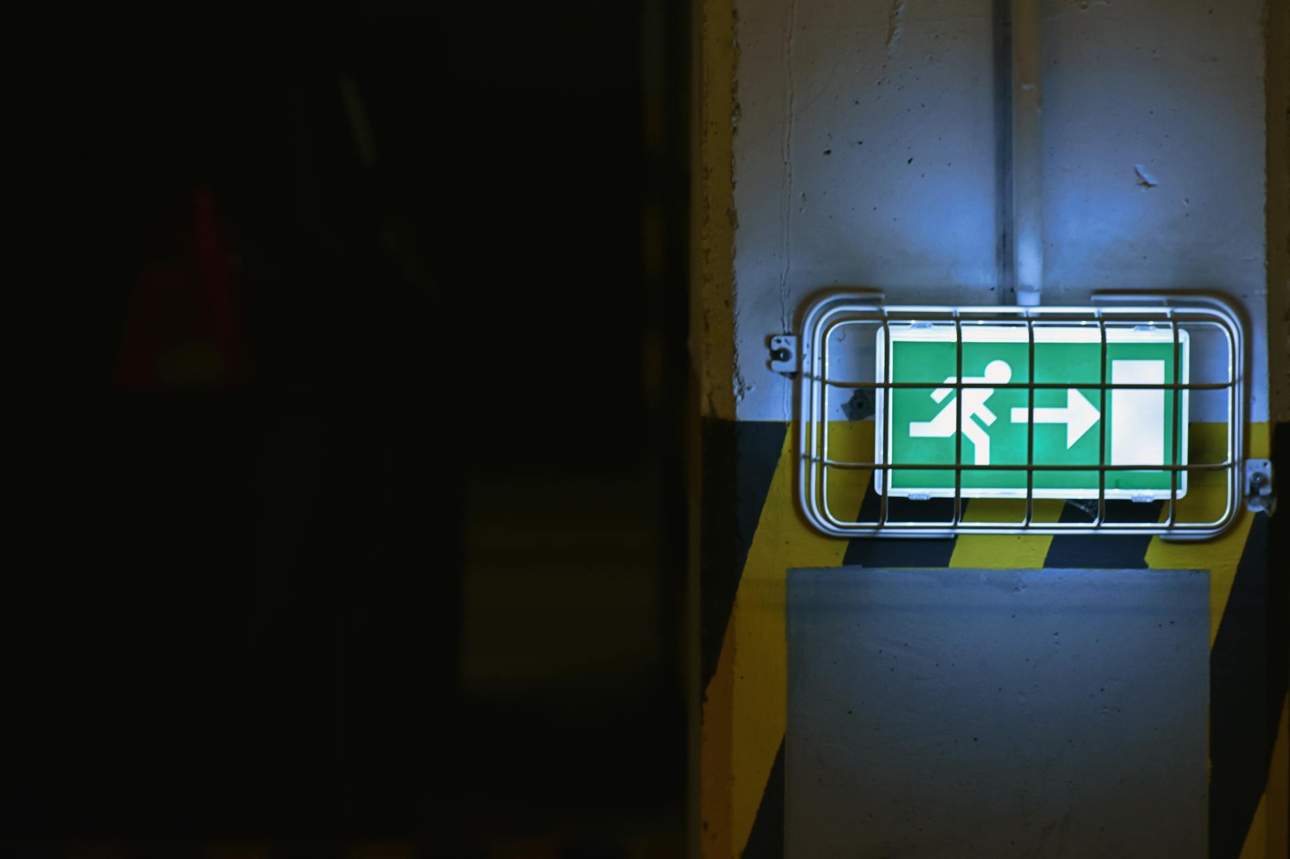 Best Emergency Lights for Home Power Outage: 9 Picks in 2026