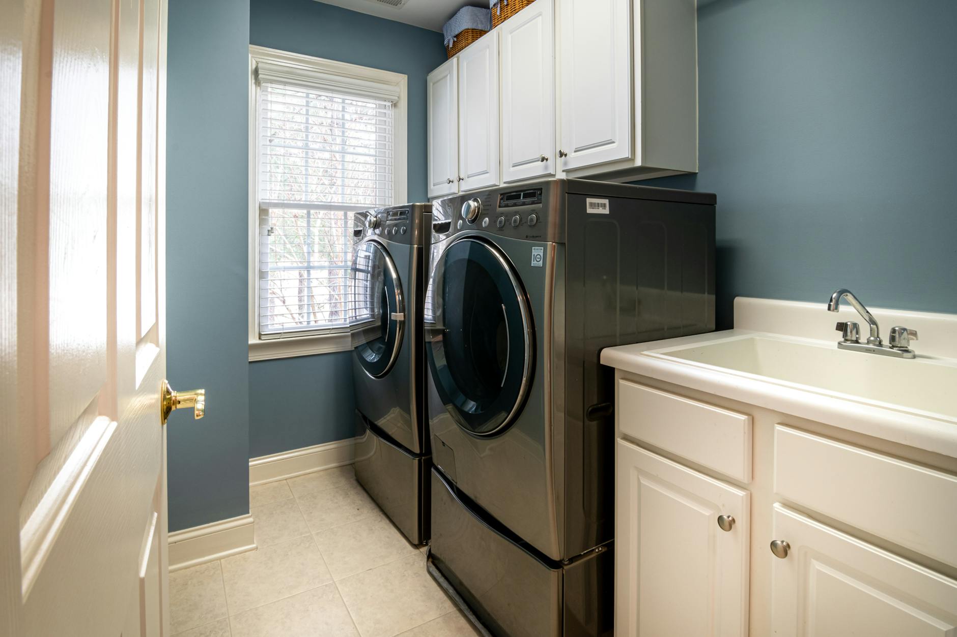 Best Energy Saving Washer And Dryer: 9 Picks detailed image
