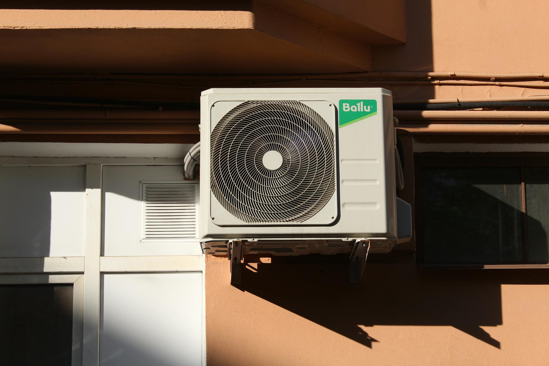 How Much Electricity Does an Air Conditioner Use? kWh, Costs & Energy-Saving Tips (2026)